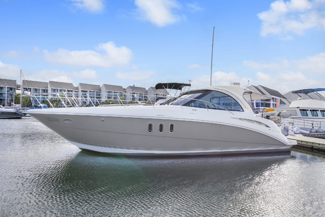 40FT Mini Yacht (6-Hour cruise 18,000AED)