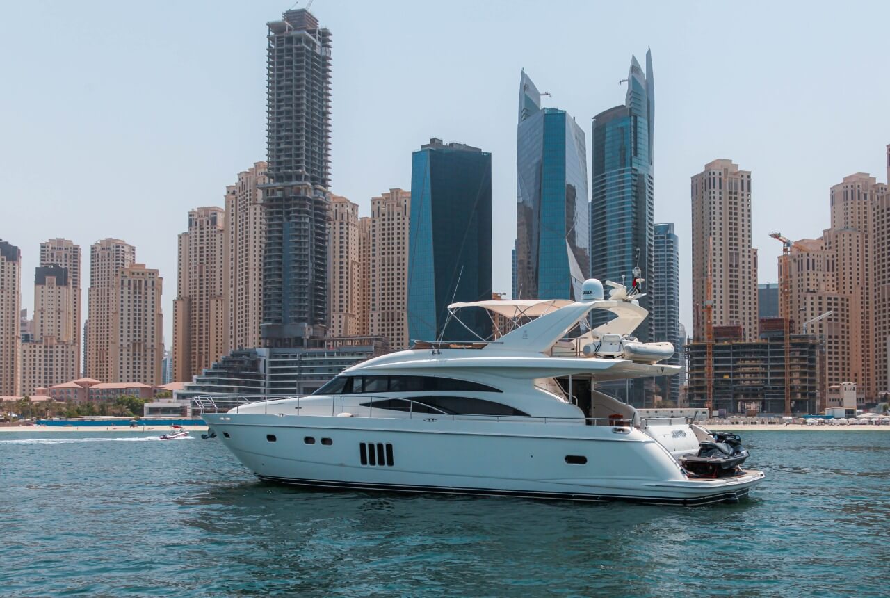 72FT VIP (6-Hour cruise 70,000AED)
